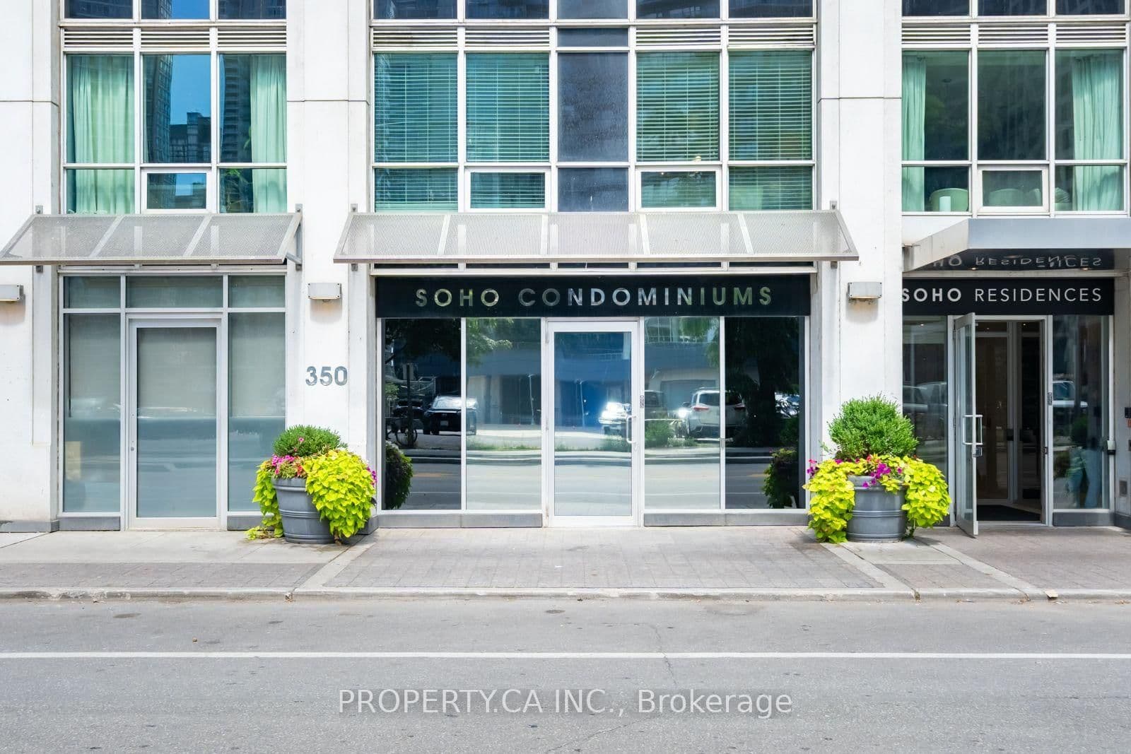 350 Wellington Street W, Unit 401 thumbnail 2