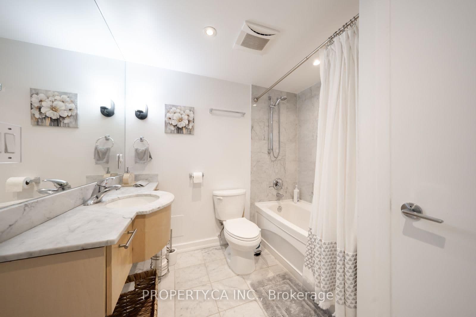 350 Wellington Street W, Unit 401 thumbnail 20