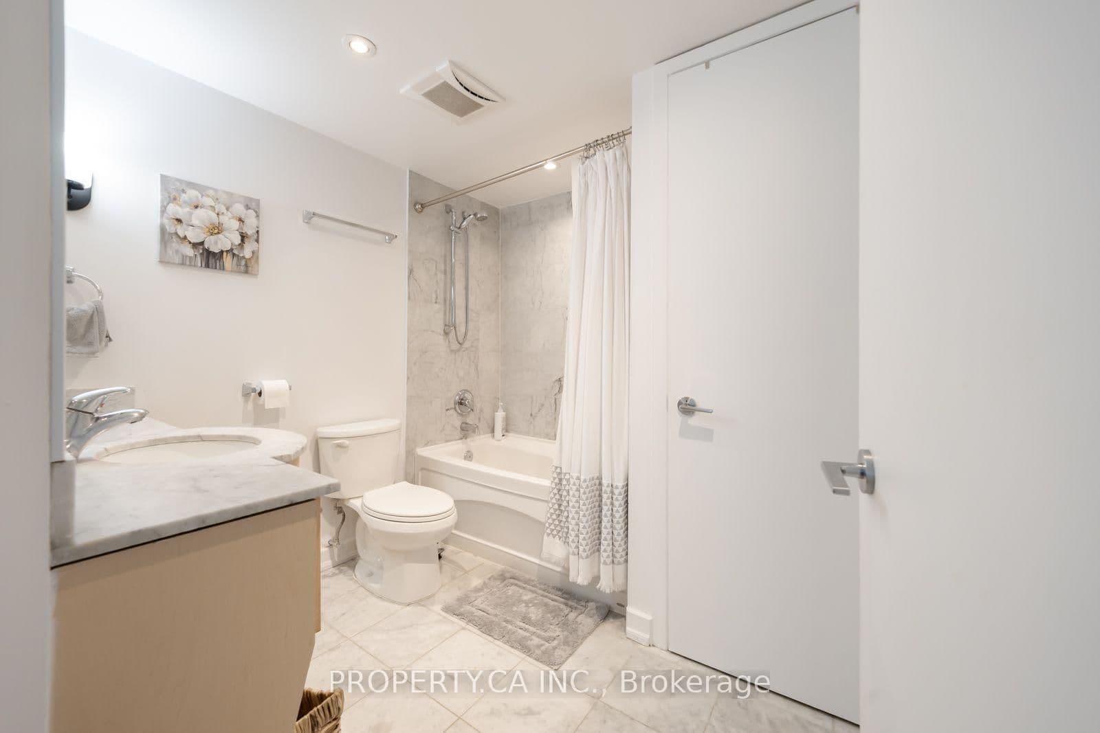 350 Wellington Street W, Unit 401 thumbnail 22