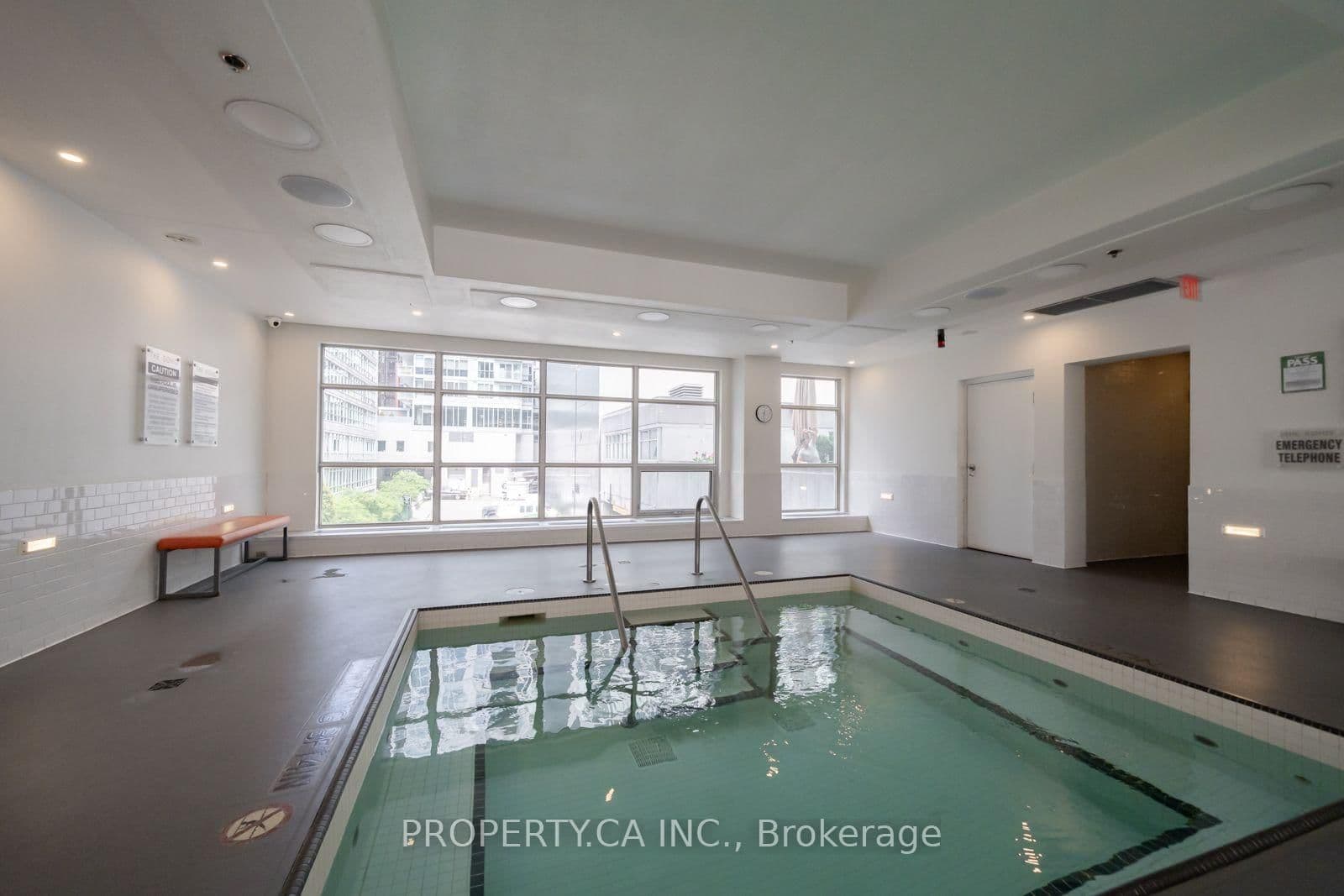 350 Wellington Street W, Unit 401 thumbnail 25
