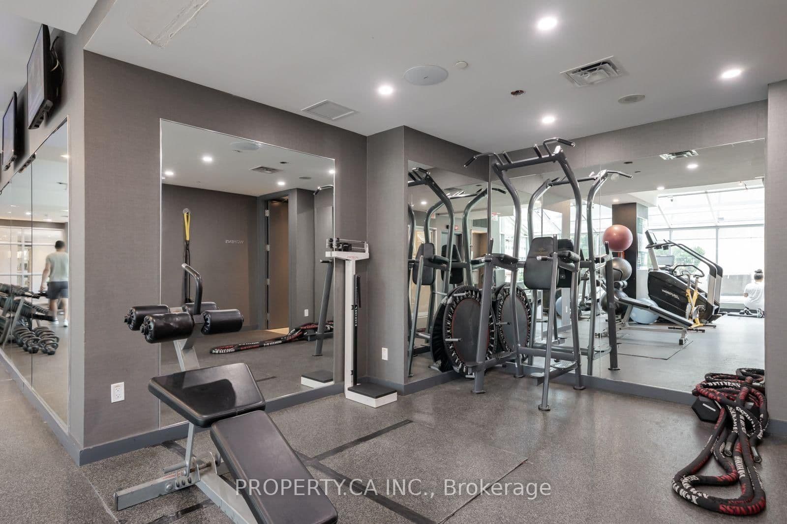 350 Wellington Street W, Unit 401 thumbnail 27