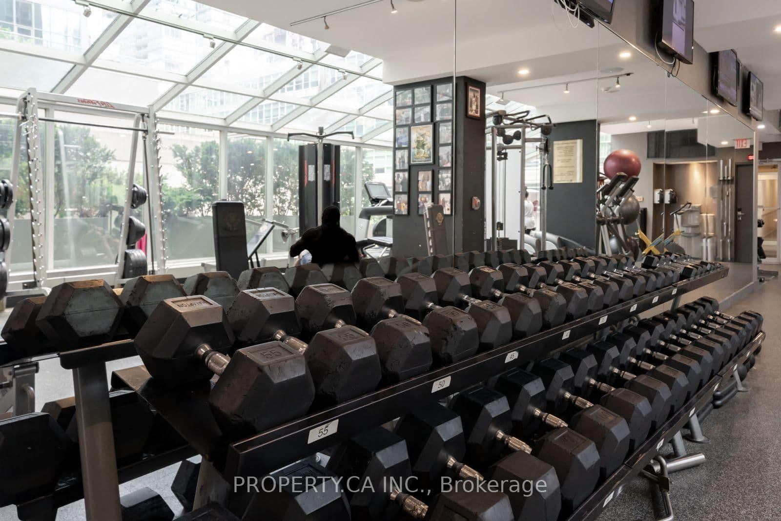 350 Wellington Street W, Unit 401 thumbnail 29