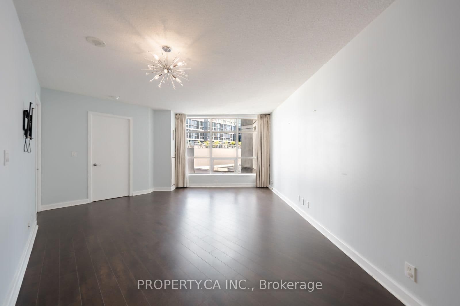 350 Wellington Street W, Unit 401 thumbnail 3