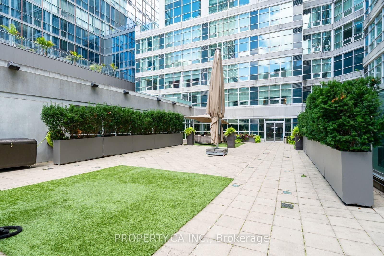 350 Wellington Street W, Unit 401 thumbnail 30