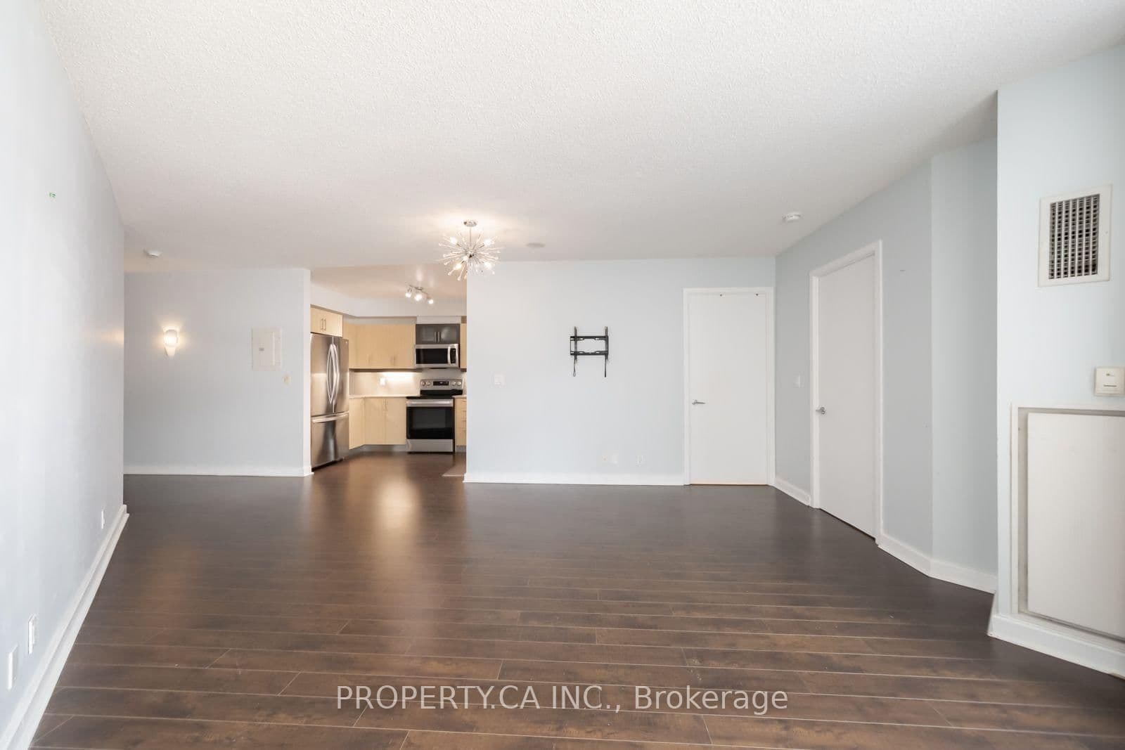 350 Wellington Street W, Unit 401 thumbnail 4