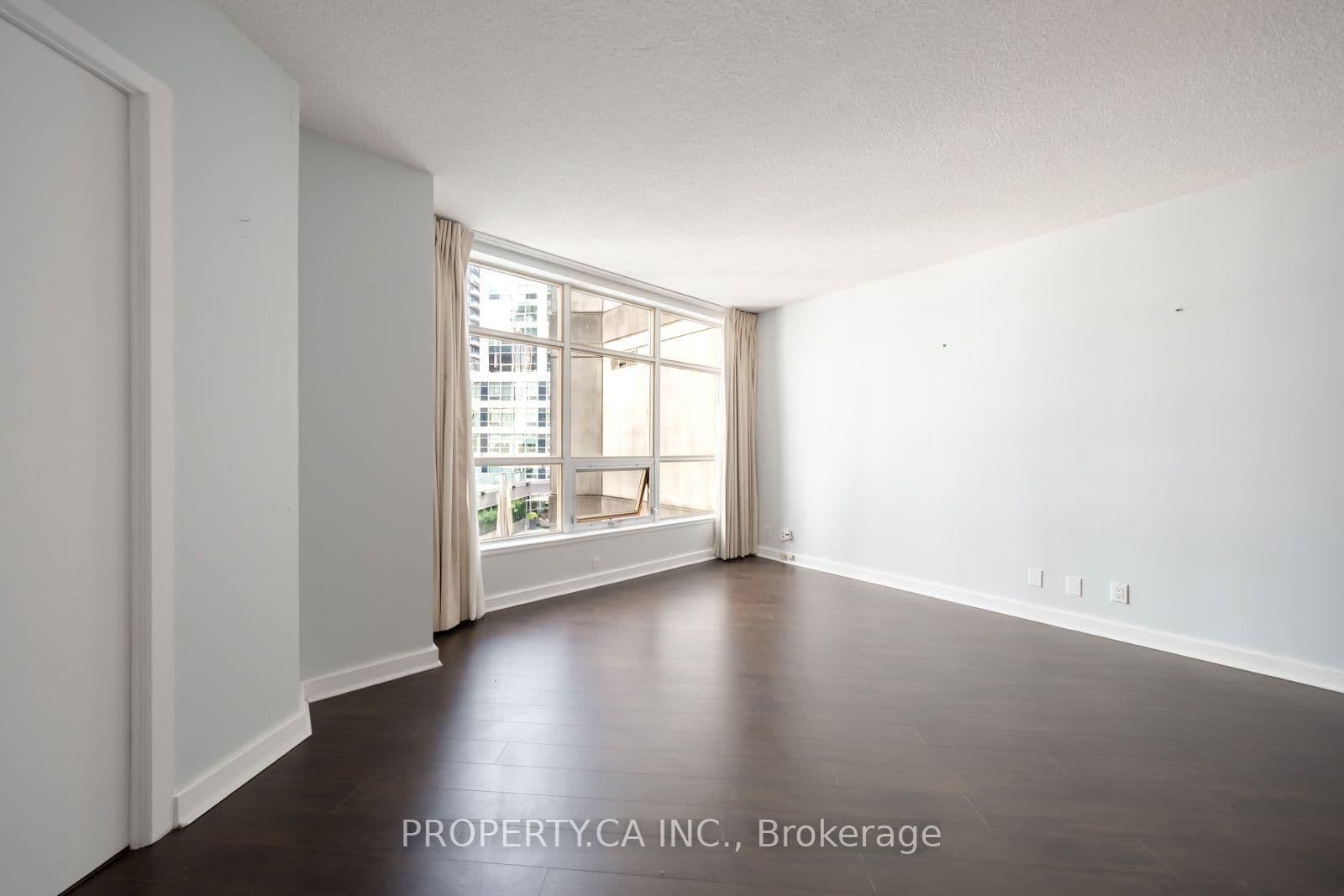 350 Wellington Street W, Unit 401 thumbnail 6
