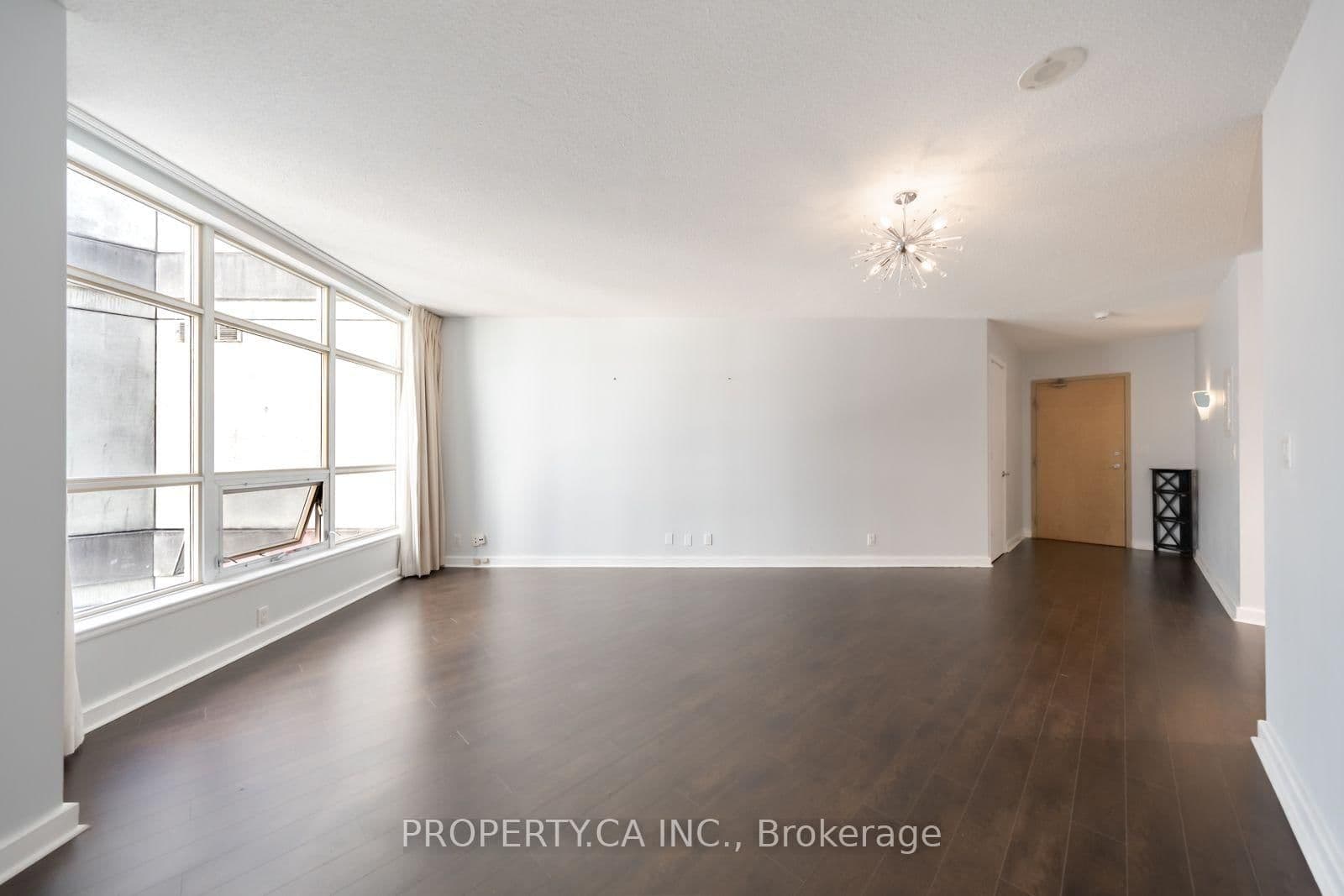 350 Wellington Street W, Unit 401 thumbnail 7
