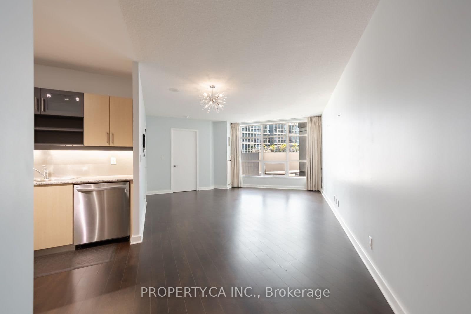 350 Wellington Street W, Unit 401 thumbnail 8