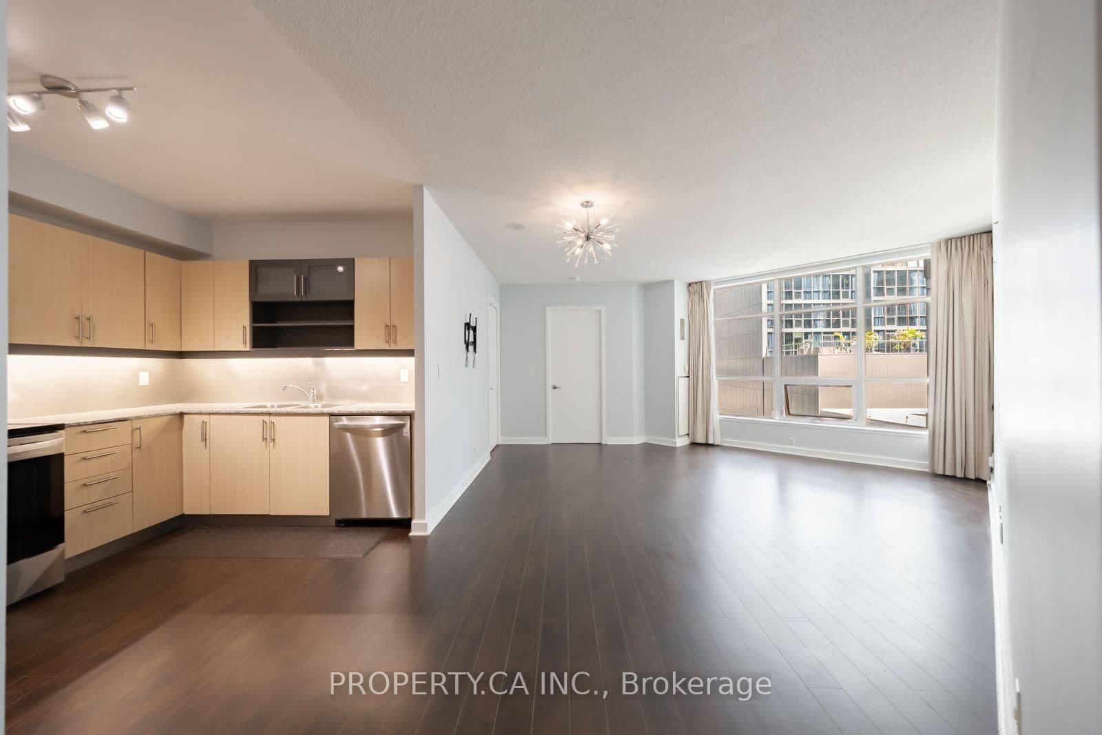 350 Wellington Street W, Unit 401 thumbnail 9