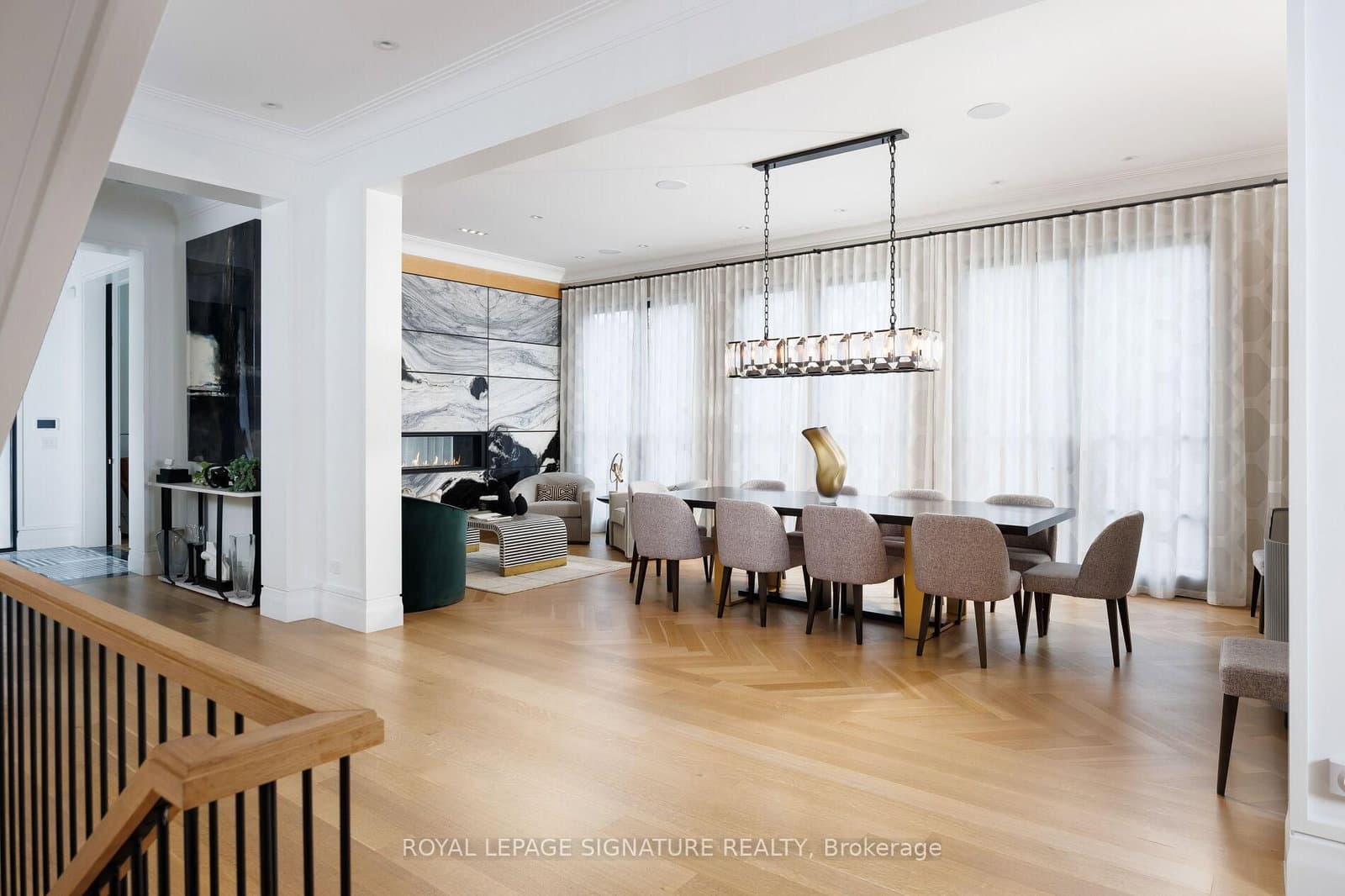 207 Strathallan Boulevard thumbnail 11