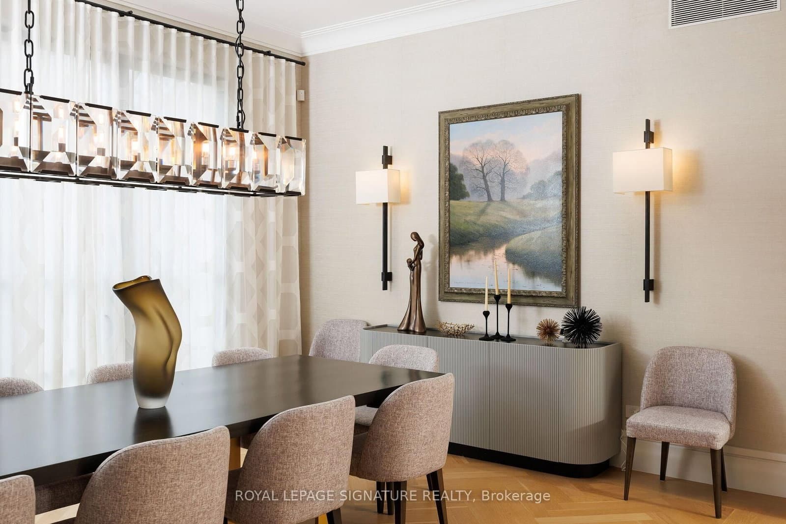 207 Strathallan Boulevard thumbnail 12