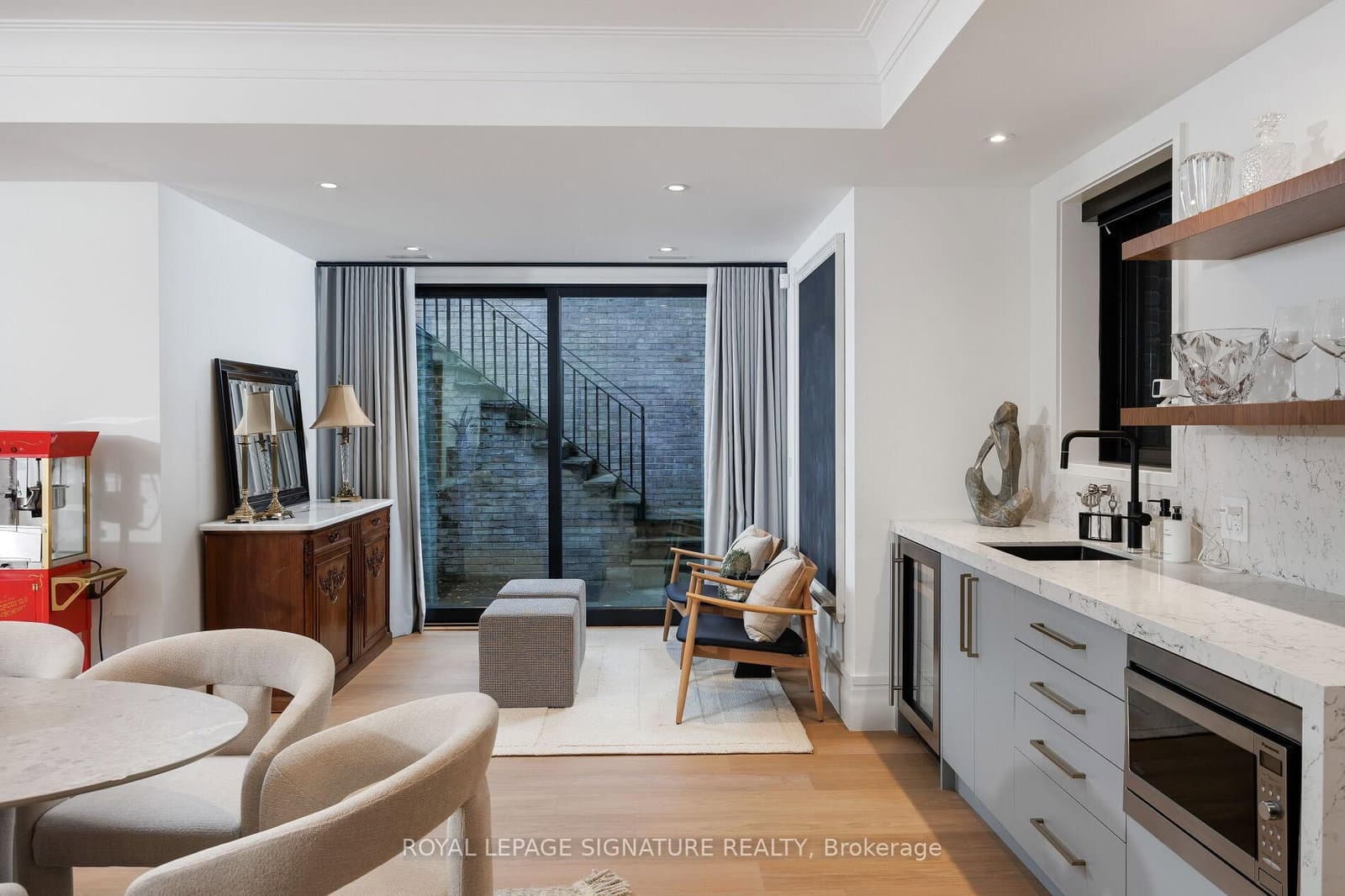 207 Strathallan Boulevard thumbnail 43
