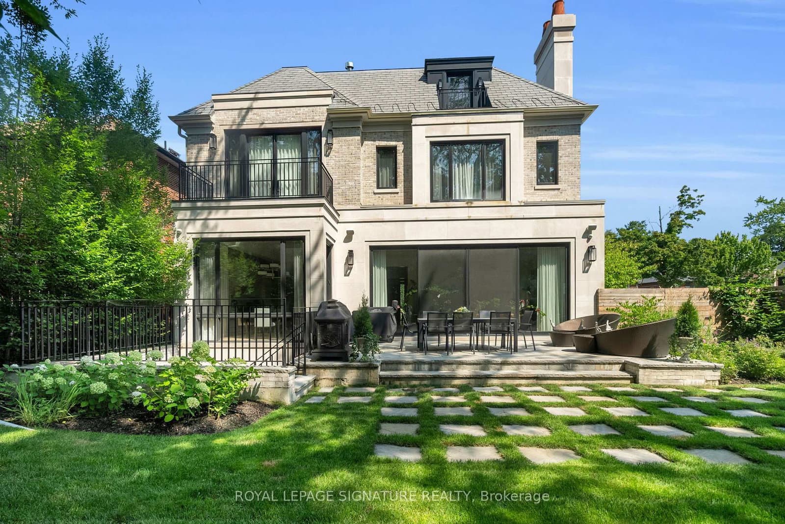 207 Strathallan Boulevard thumbnail 49