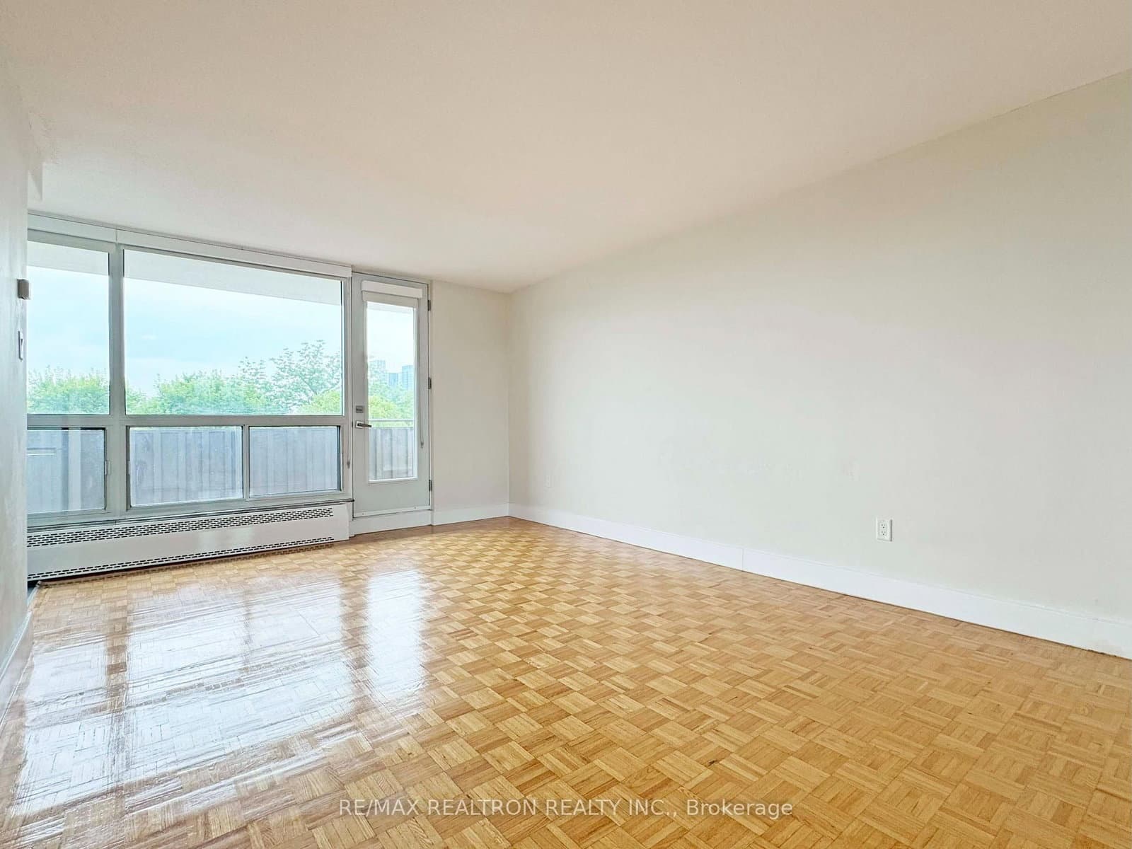 666 Spadina Avenue, Unit 502 - Image 1