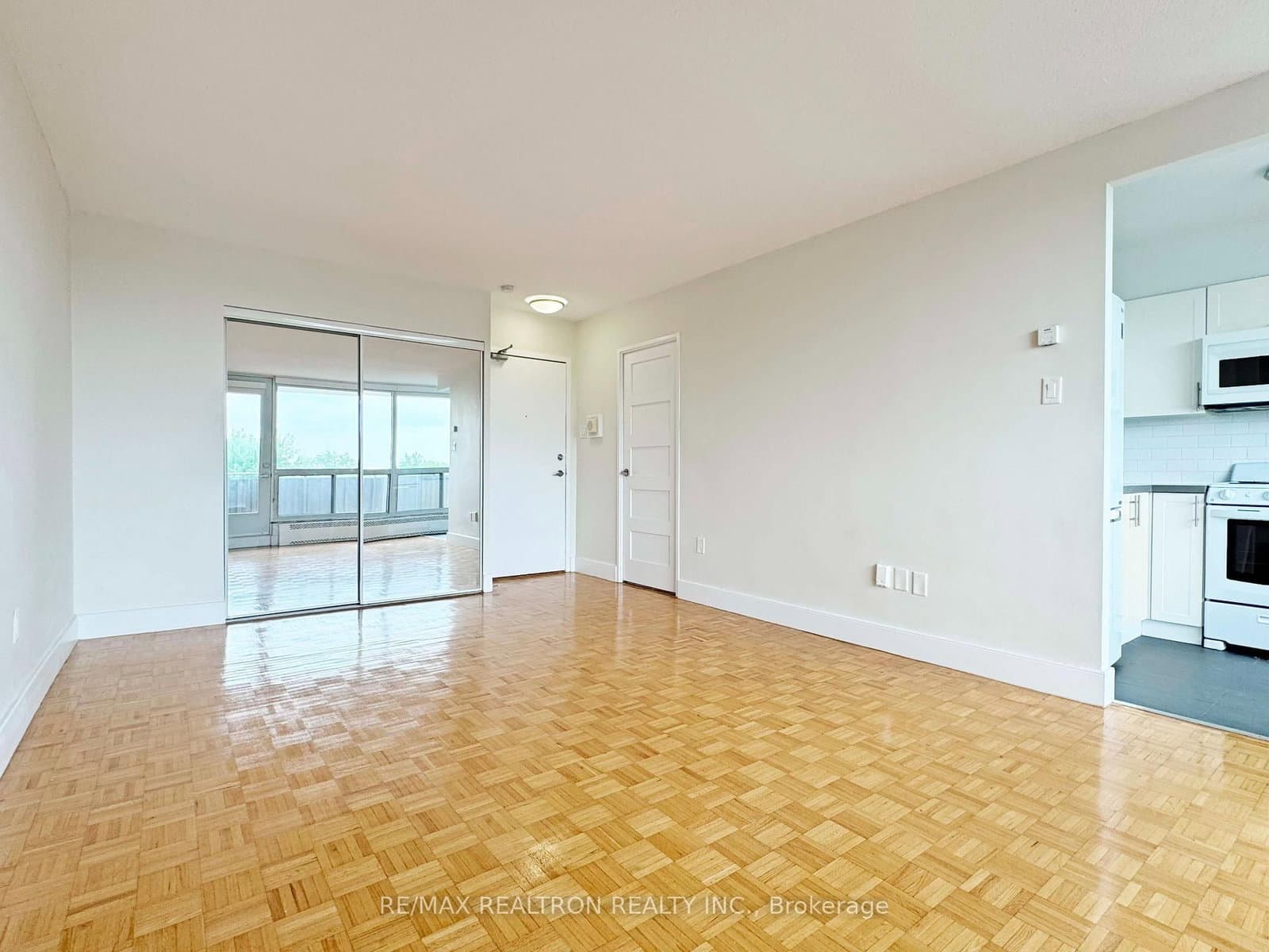 666 Spadina Avenue, Unit 502 thumbnail 3