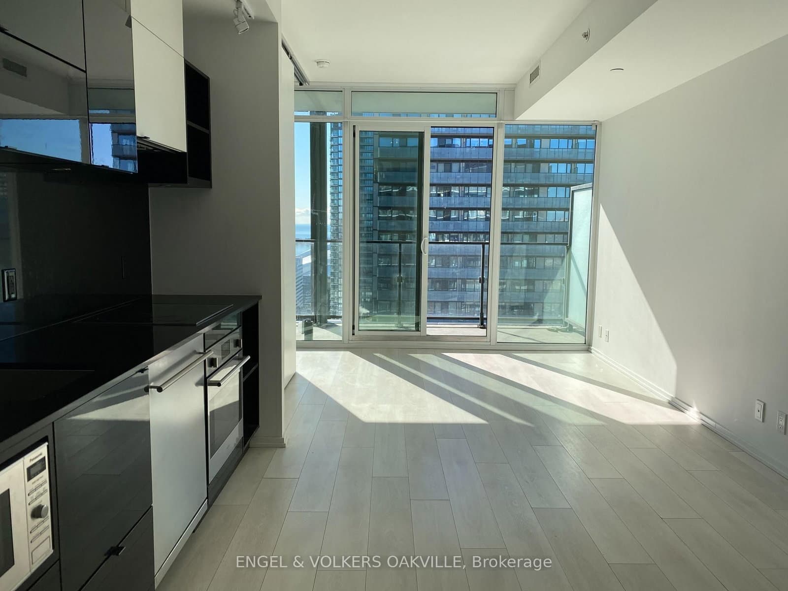 125 Peter Street, Unit 3310 thumbnail 5