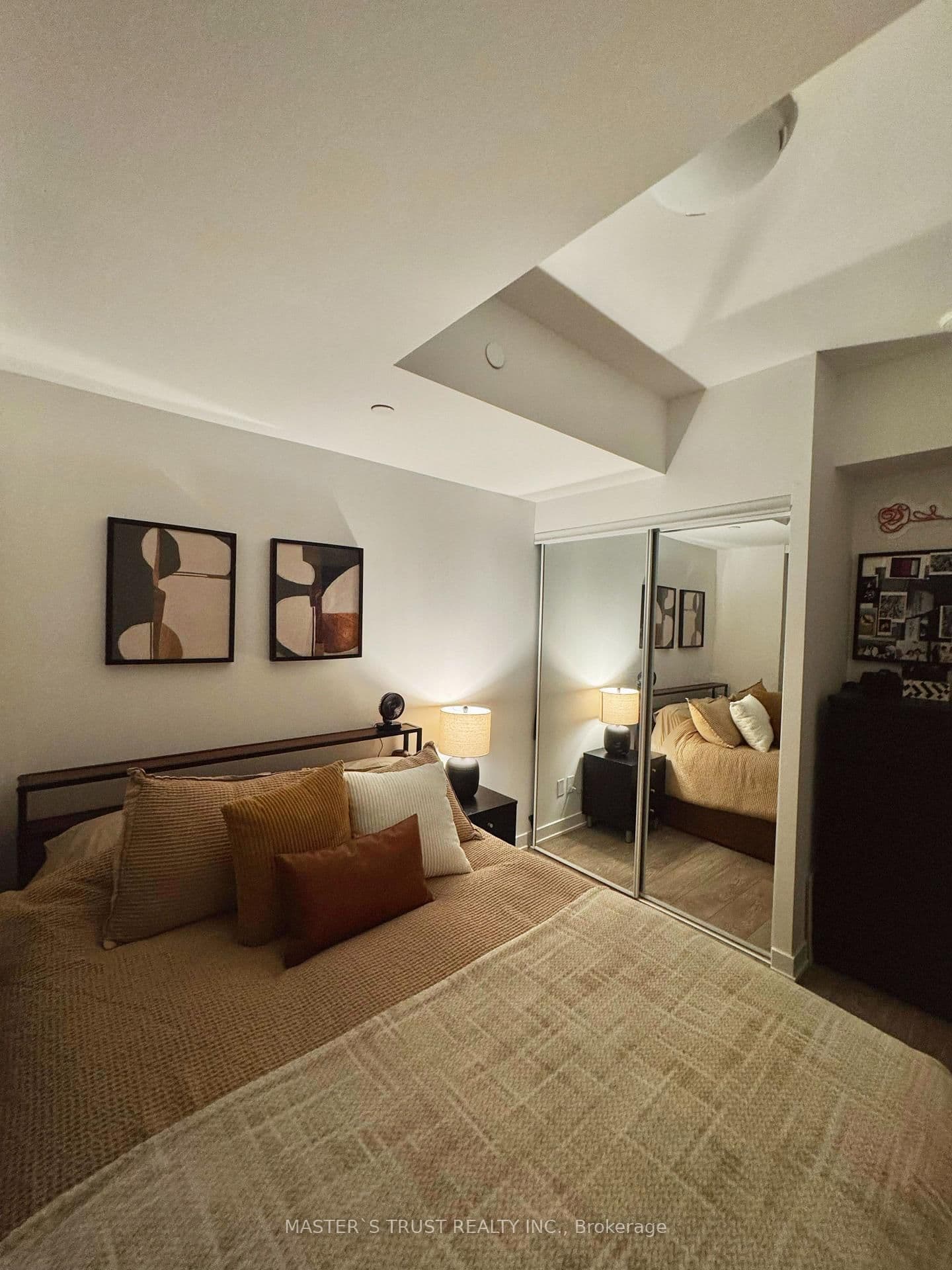 543 Richmond Street W, Unit 710 thumbnail 2