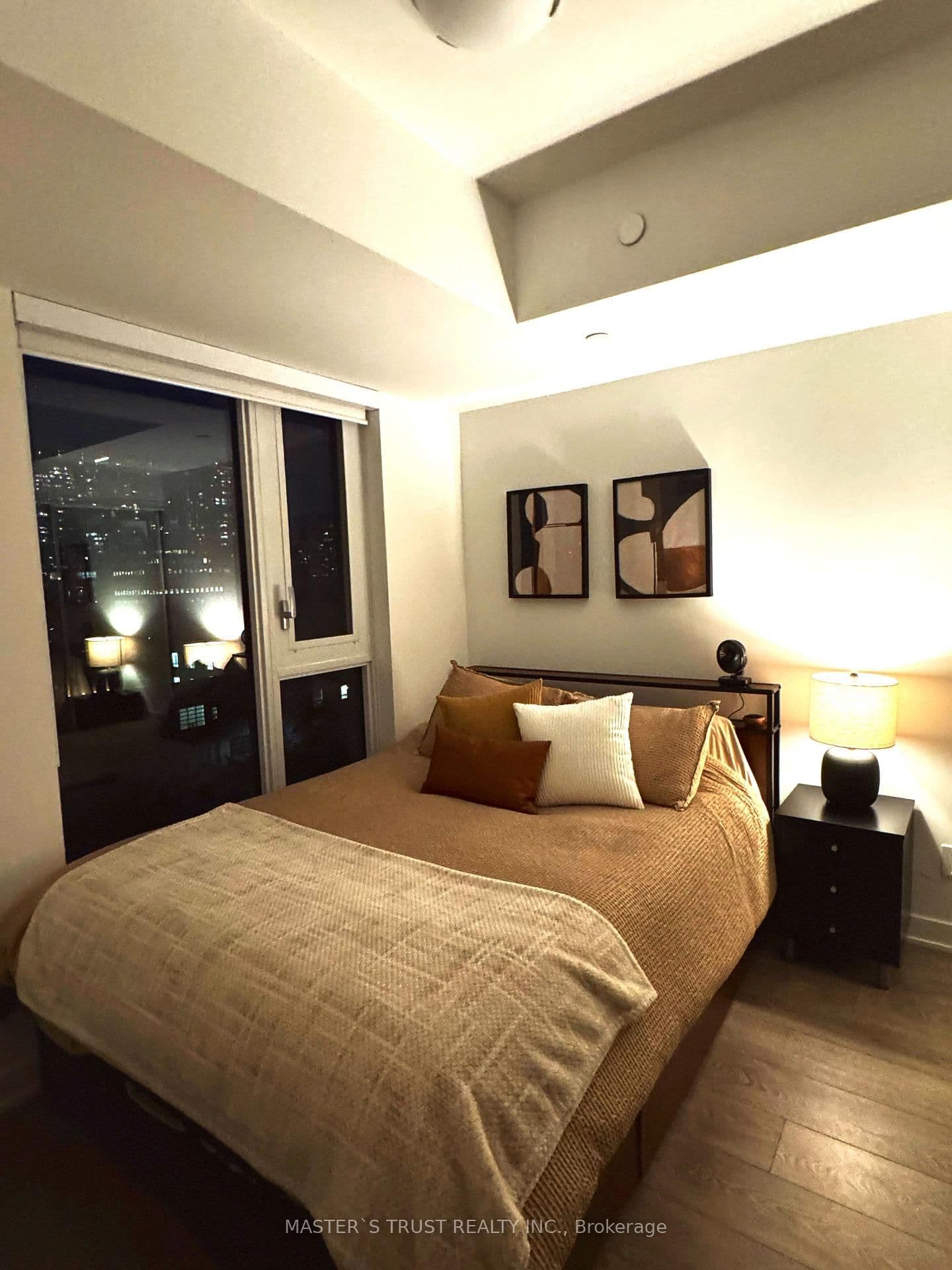 543 Richmond Street W, Unit 710 thumbnail 3
