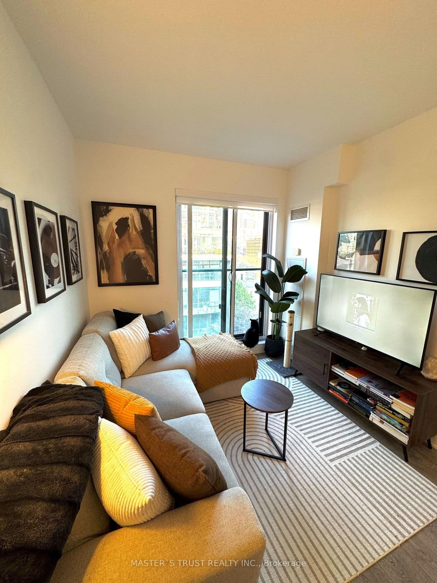 543 Richmond Street W, Unit 710 thumbnail 4