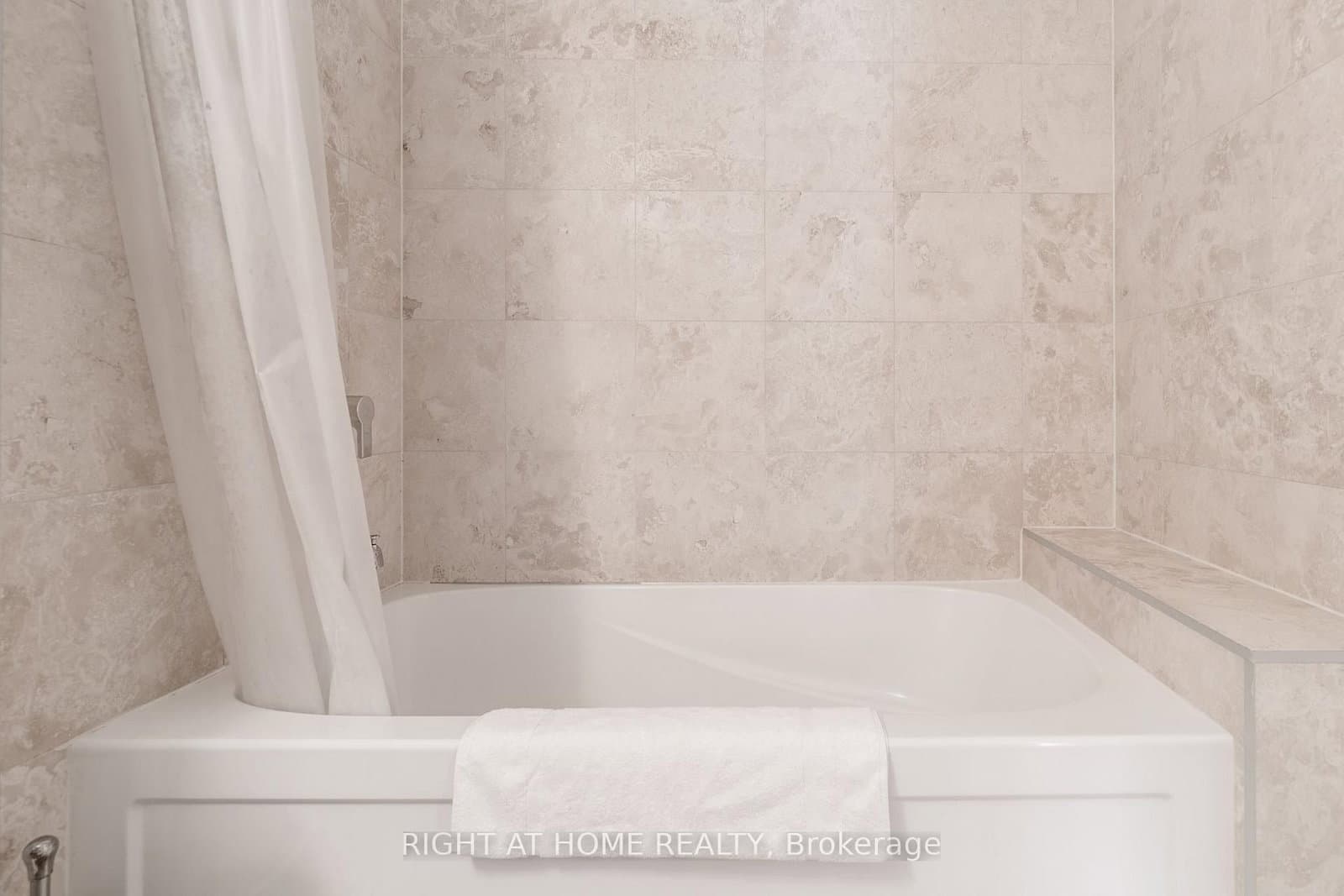 14 York Street, Unit 5606 thumbnail 16