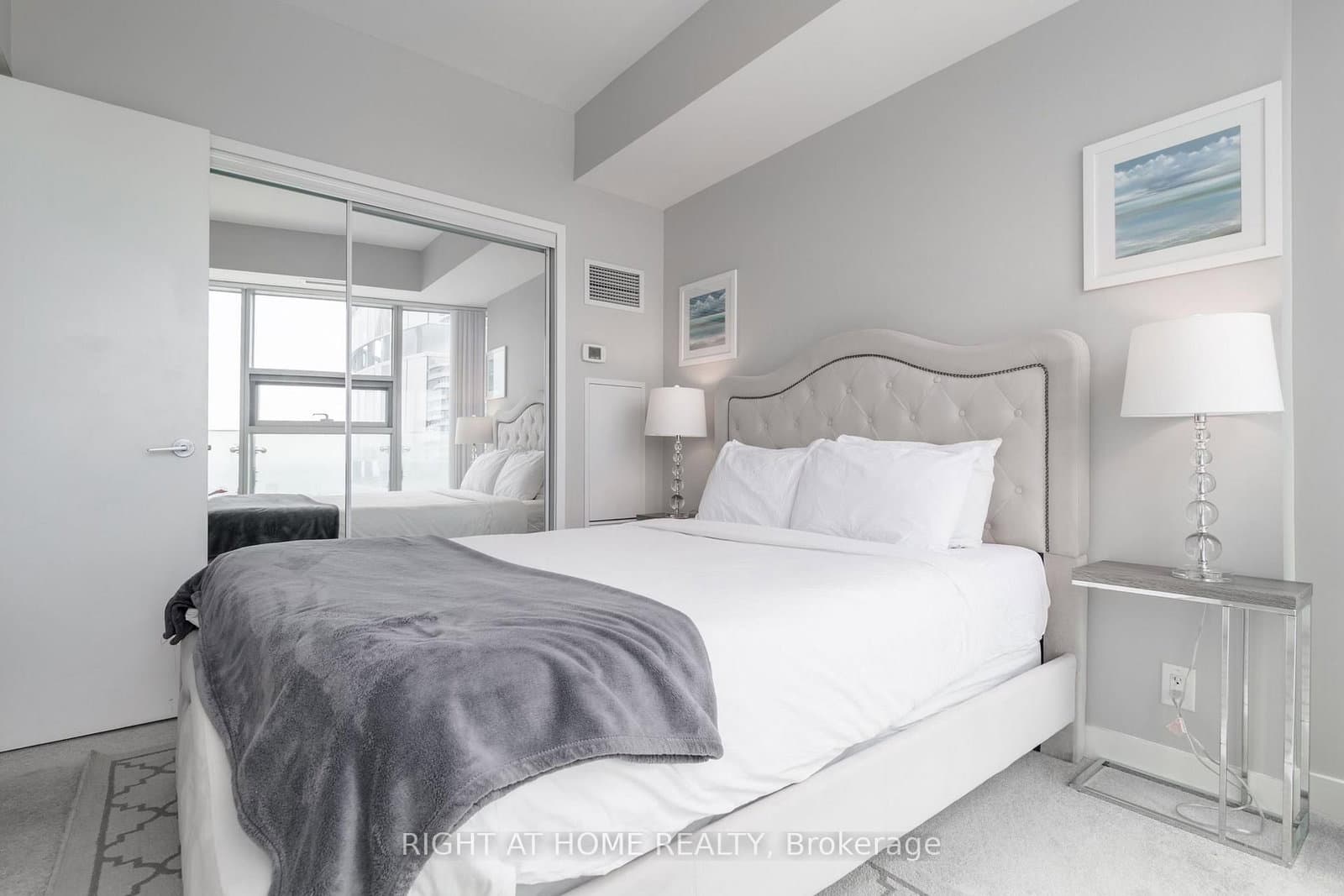 14 York Street, Unit 5606 thumbnail 2