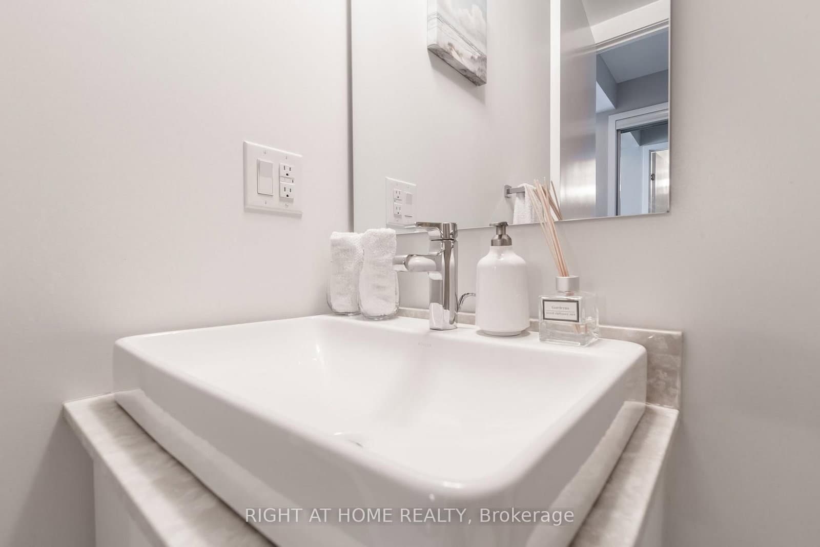 14 York Street, Unit 5606 thumbnail 6