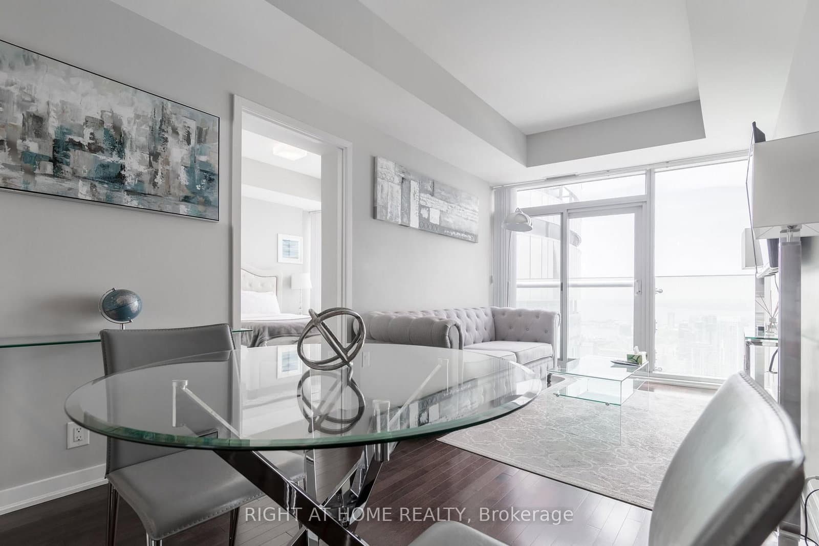 14 York Street, Unit 5606 thumbnail 8