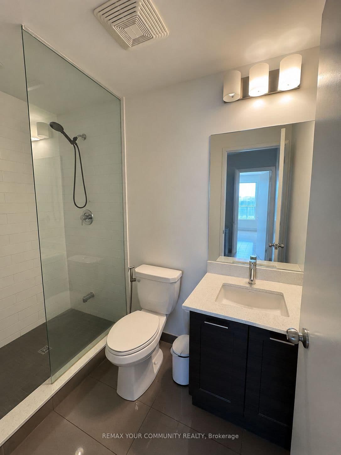 20 Bruyeres Mews, Unit 1903 thumbnail 15