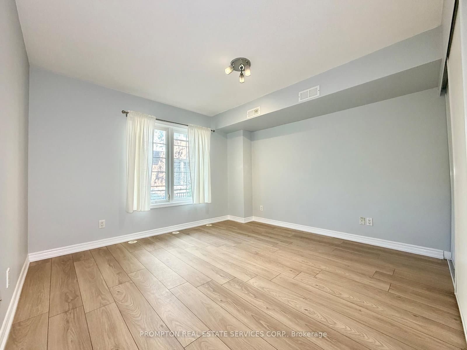 285 ANTIBES Drive, Unit 11 thumbnail 23