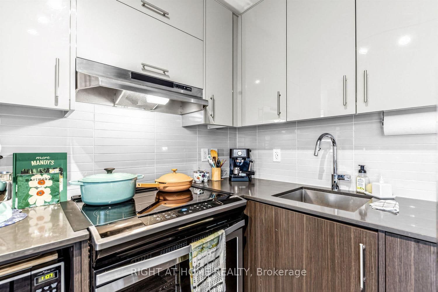 180 Fairview Mall Drive, Unit 202 thumbnail 10
