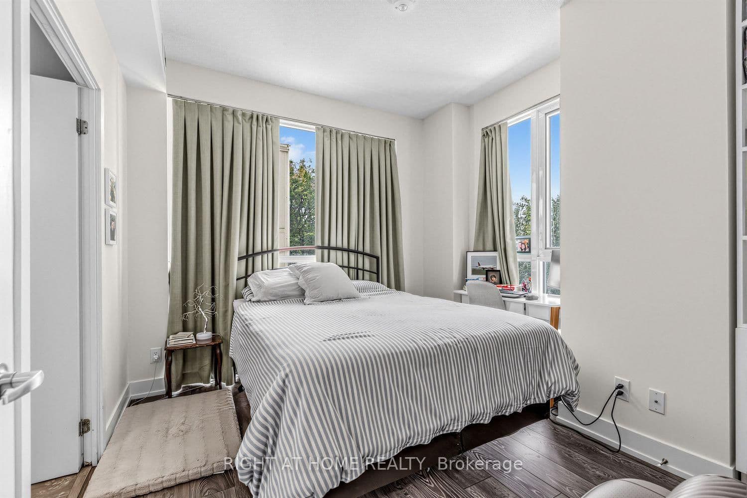 180 Fairview Mall Drive, Unit 202 thumbnail 13