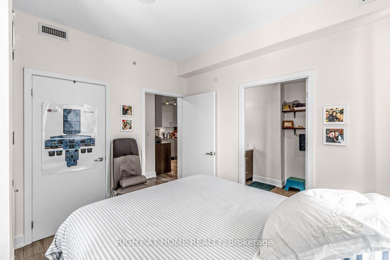 180 Fairview Mall Drive, Unit 202 thumbnail 14
