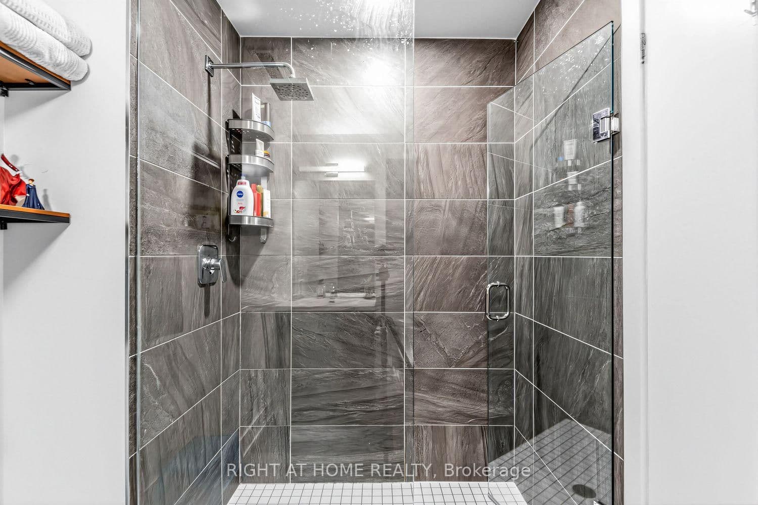 180 Fairview Mall Drive, Unit 202 thumbnail 16