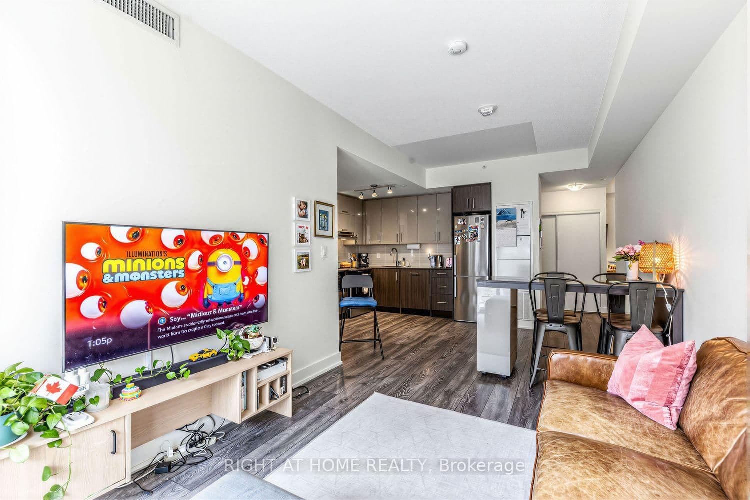 180 Fairview Mall Drive, Unit 202 thumbnail 6