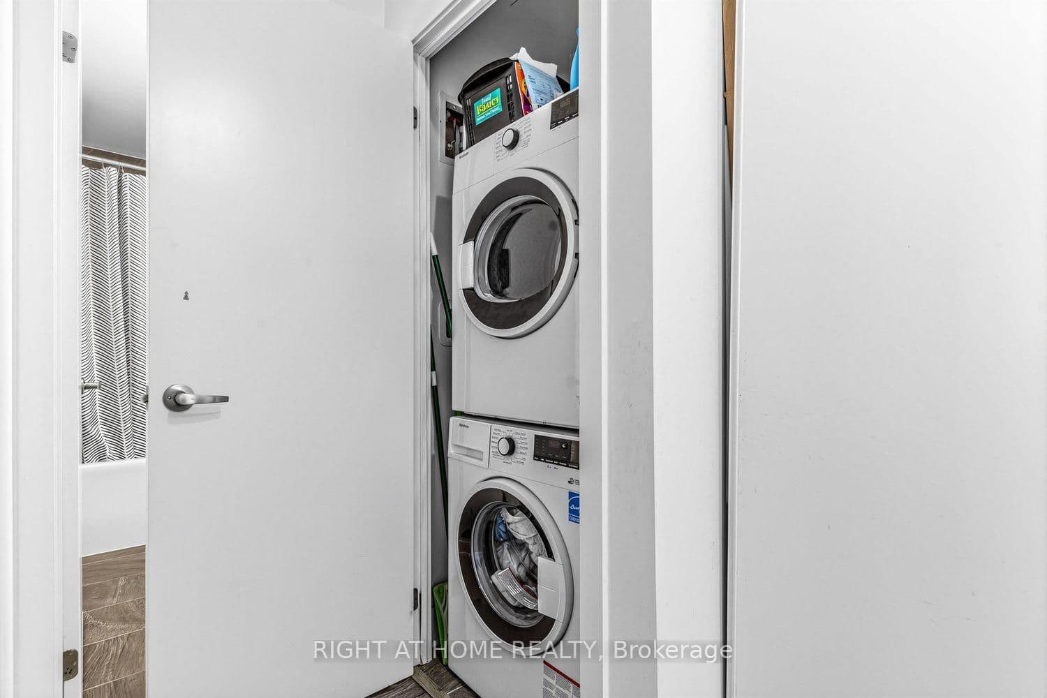 180 Fairview Mall Drive, Unit 202 thumbnail 20