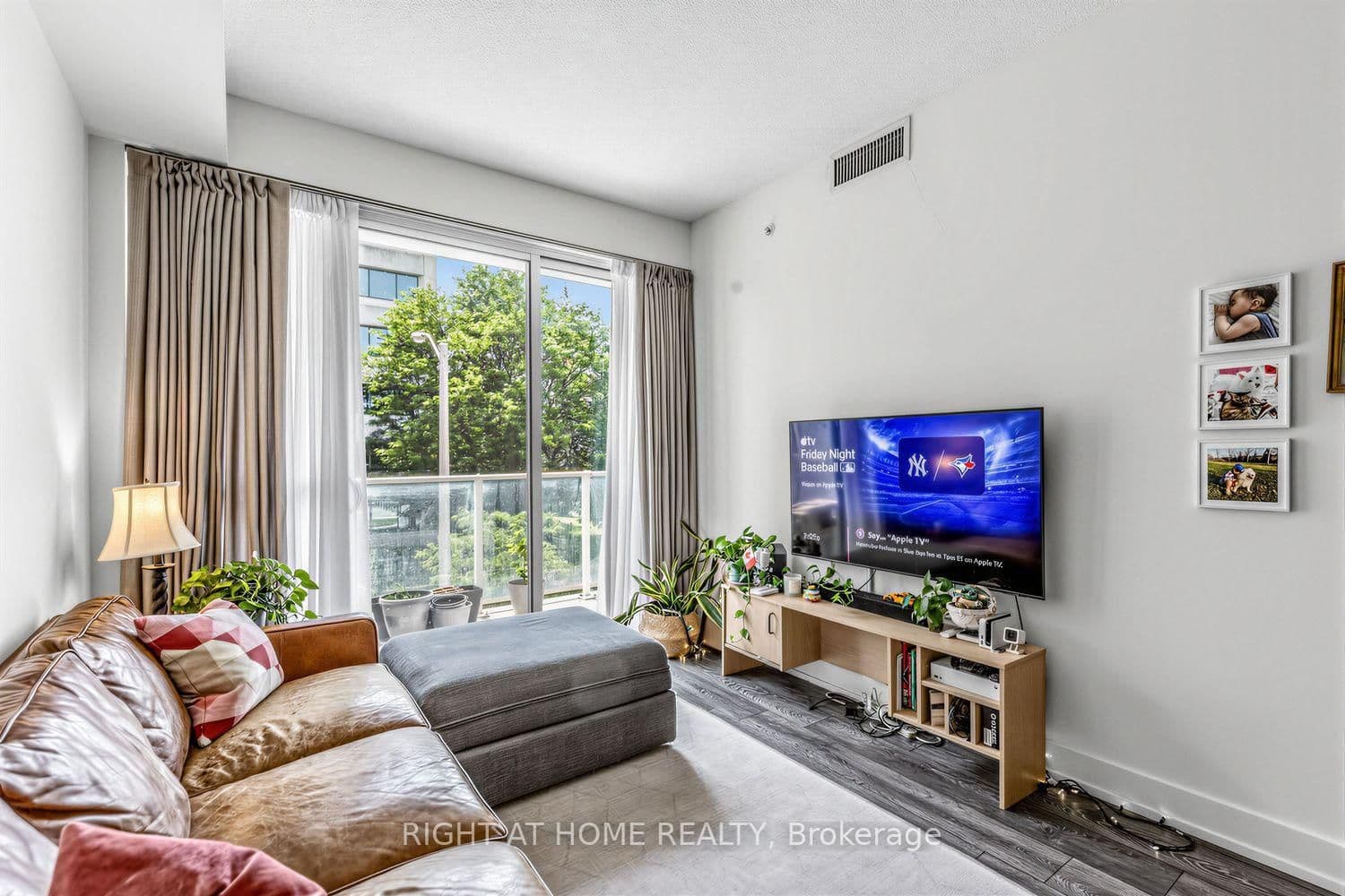 180 Fairview Mall Drive, Unit 202 thumbnail 5