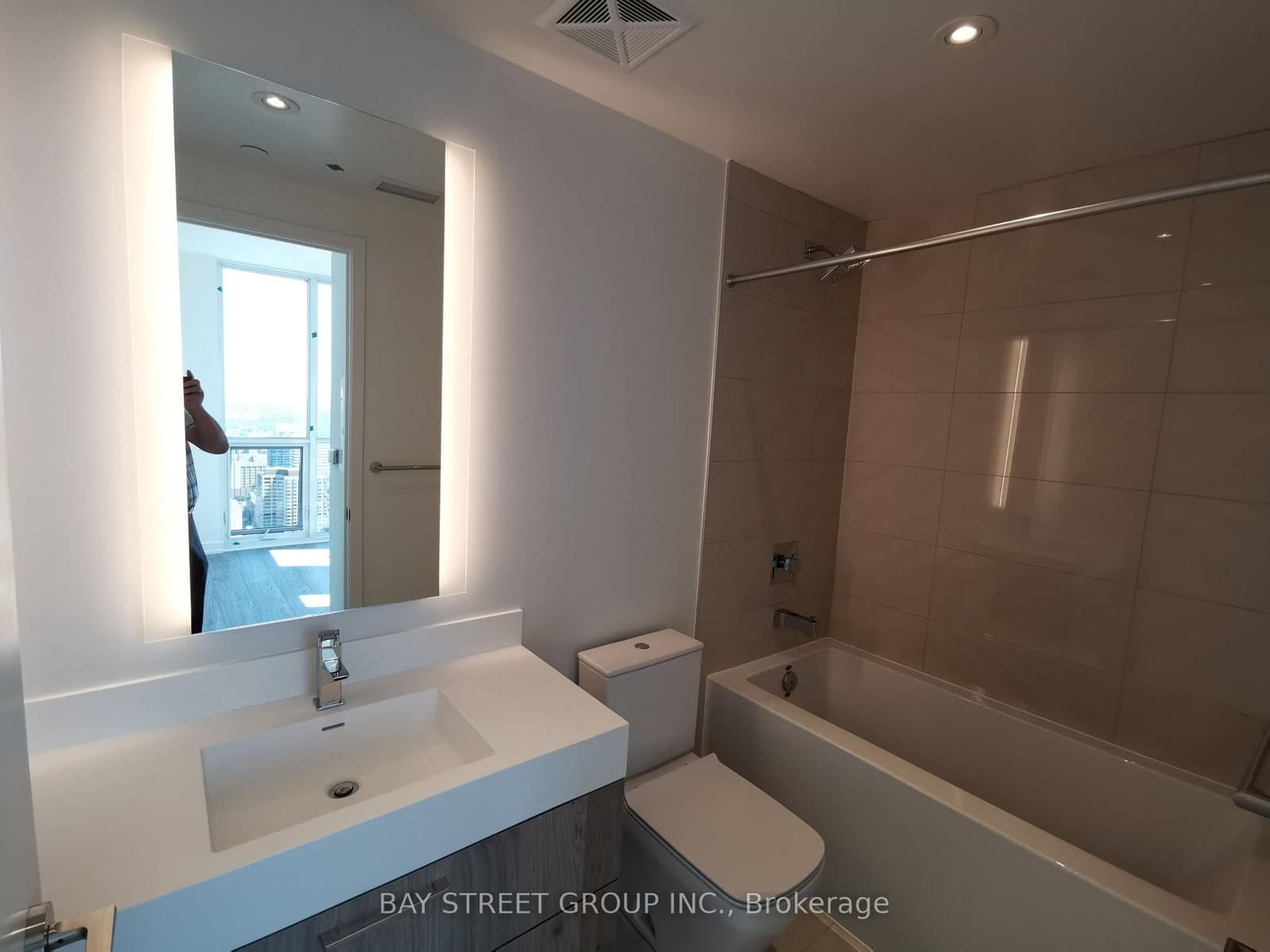 1 Yorkville Avenue, Unit 4602 thumbnail 16