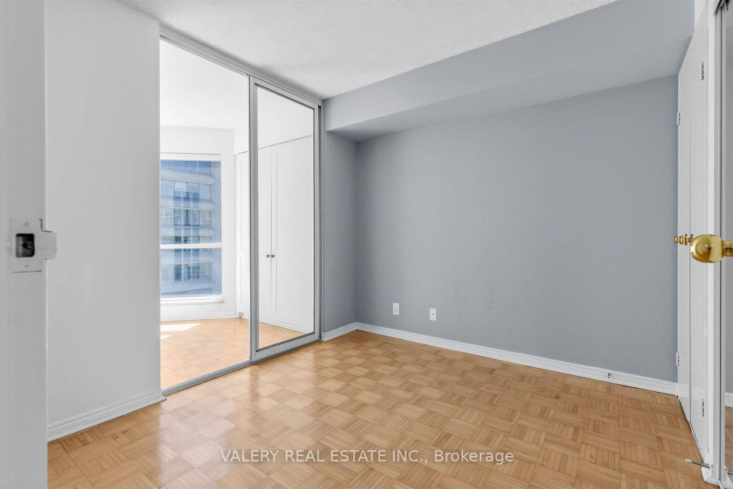 10 Yonge Street, Unit 2910 thumbnail 12