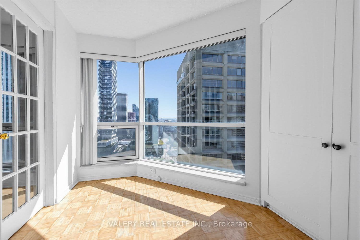10 Yonge Street, Unit 2910 thumbnail 14