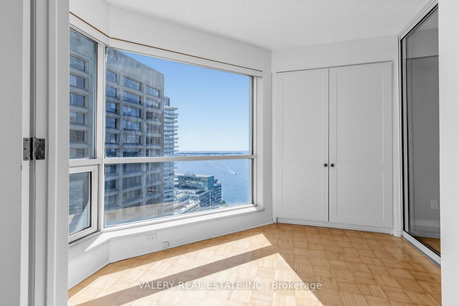 10 Yonge Street, Unit 2910 thumbnail 15