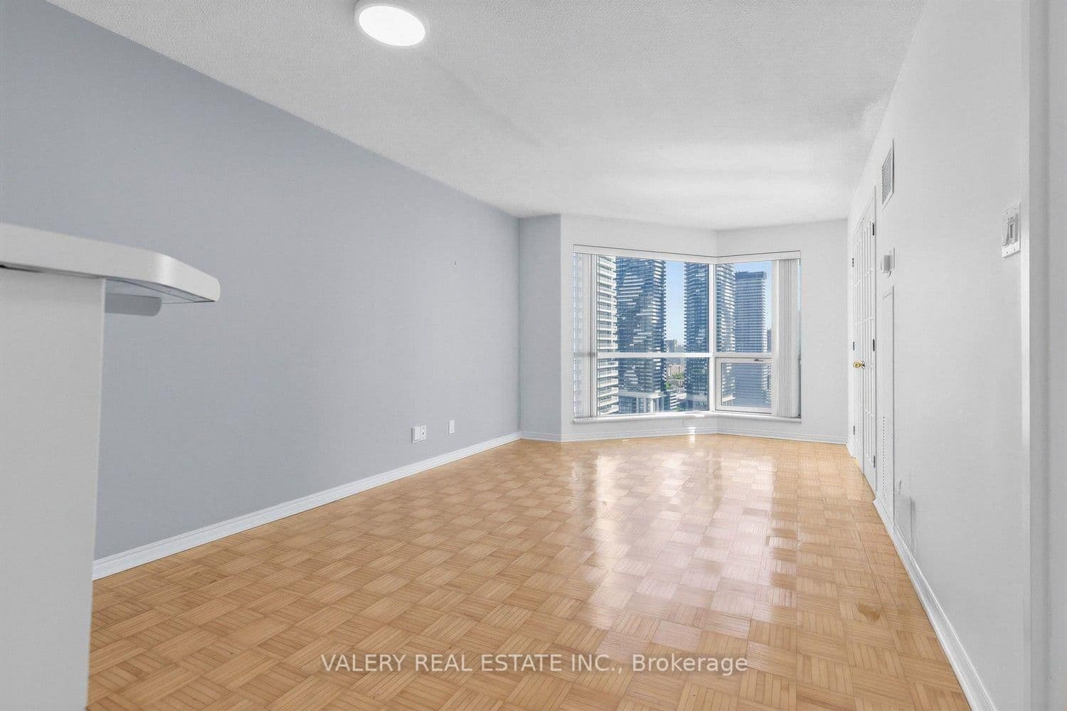 10 Yonge Street, Unit 2910 thumbnail 7