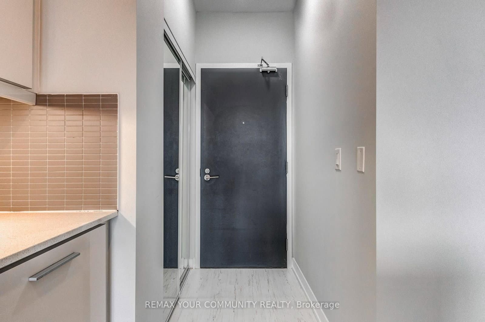 105 George Street, Unit 501 thumbnail 3
