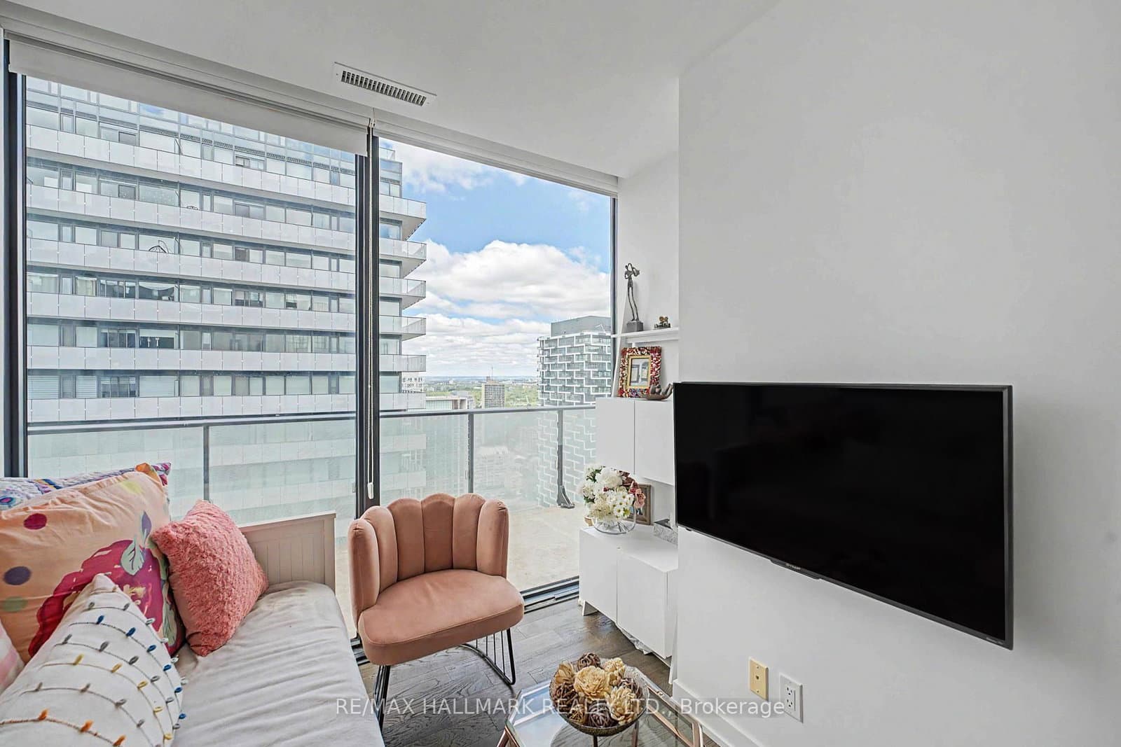 185 Roehampton Avenue, Unit PH2 thumbnail 15