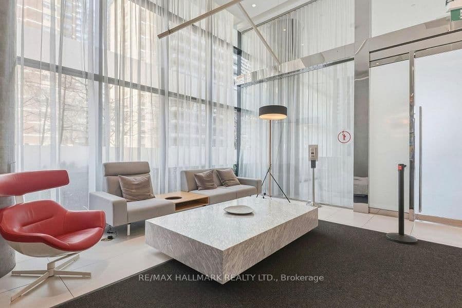 185 Roehampton Avenue, Unit PH2 thumbnail 4