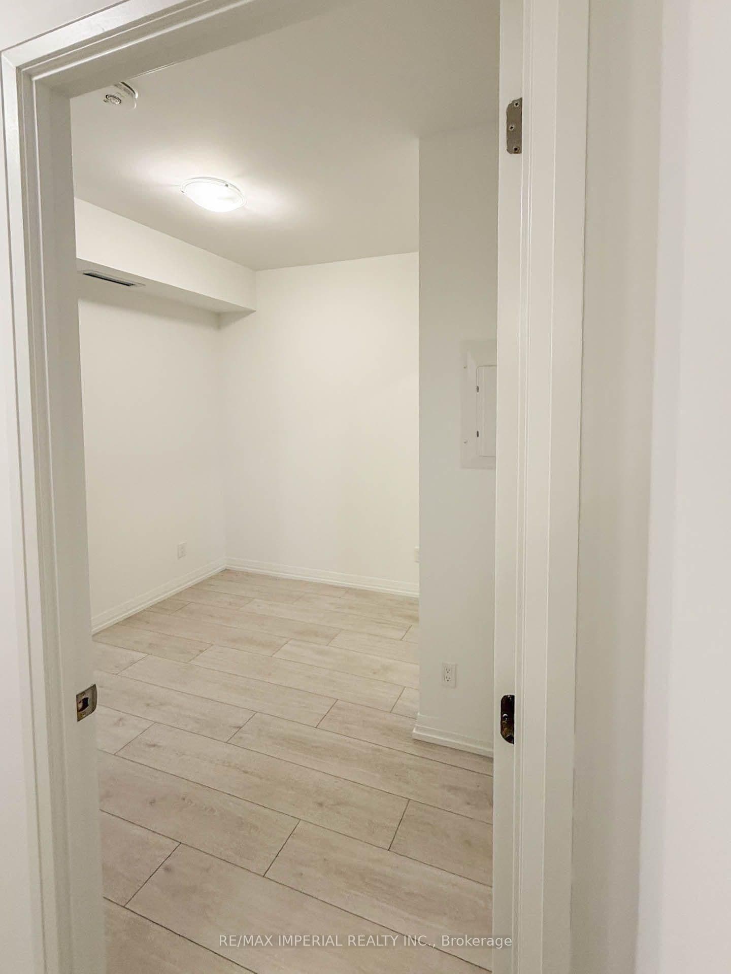 400 King Street W, Unit 519 thumbnail 13