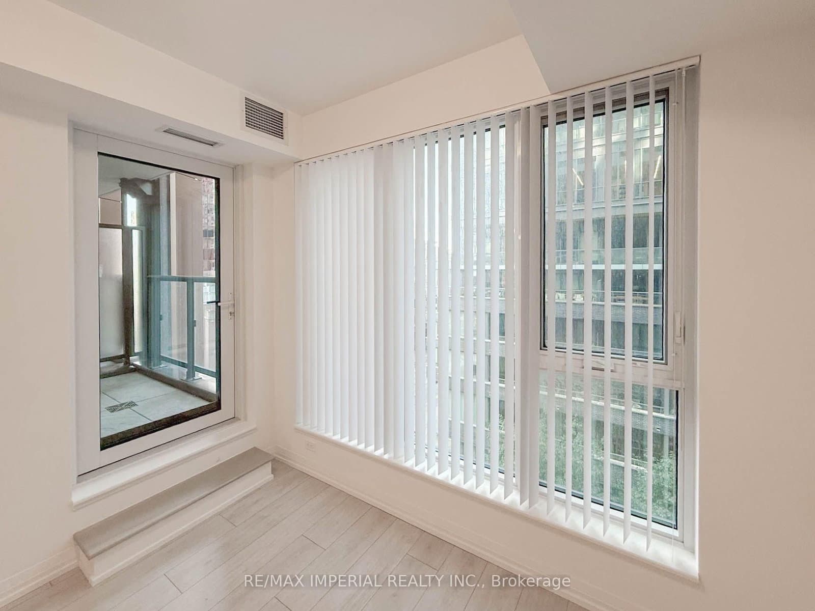 400 King Street W, Unit 519 thumbnail 16
