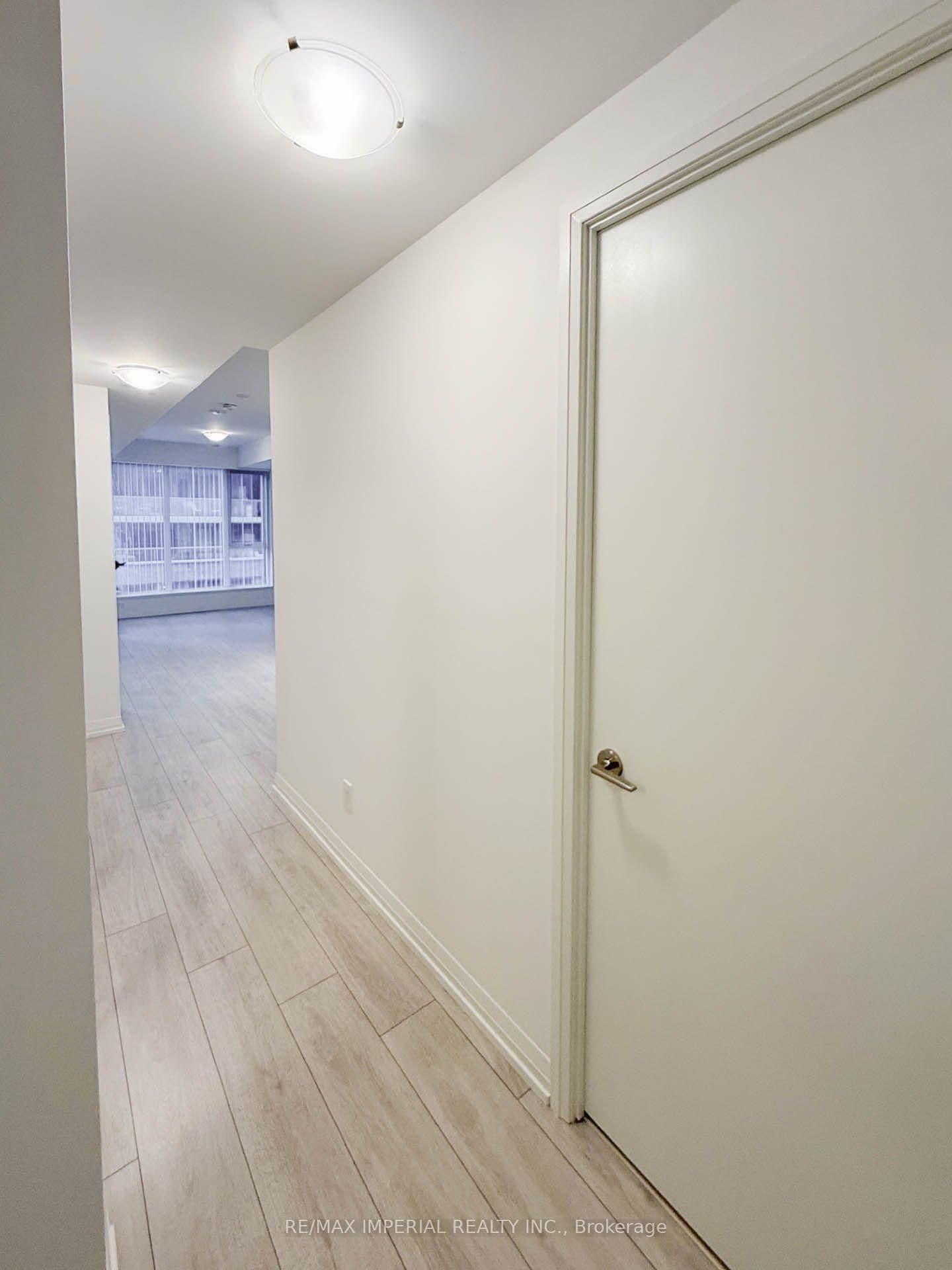 400 King Street W, Unit 519 thumbnail 3