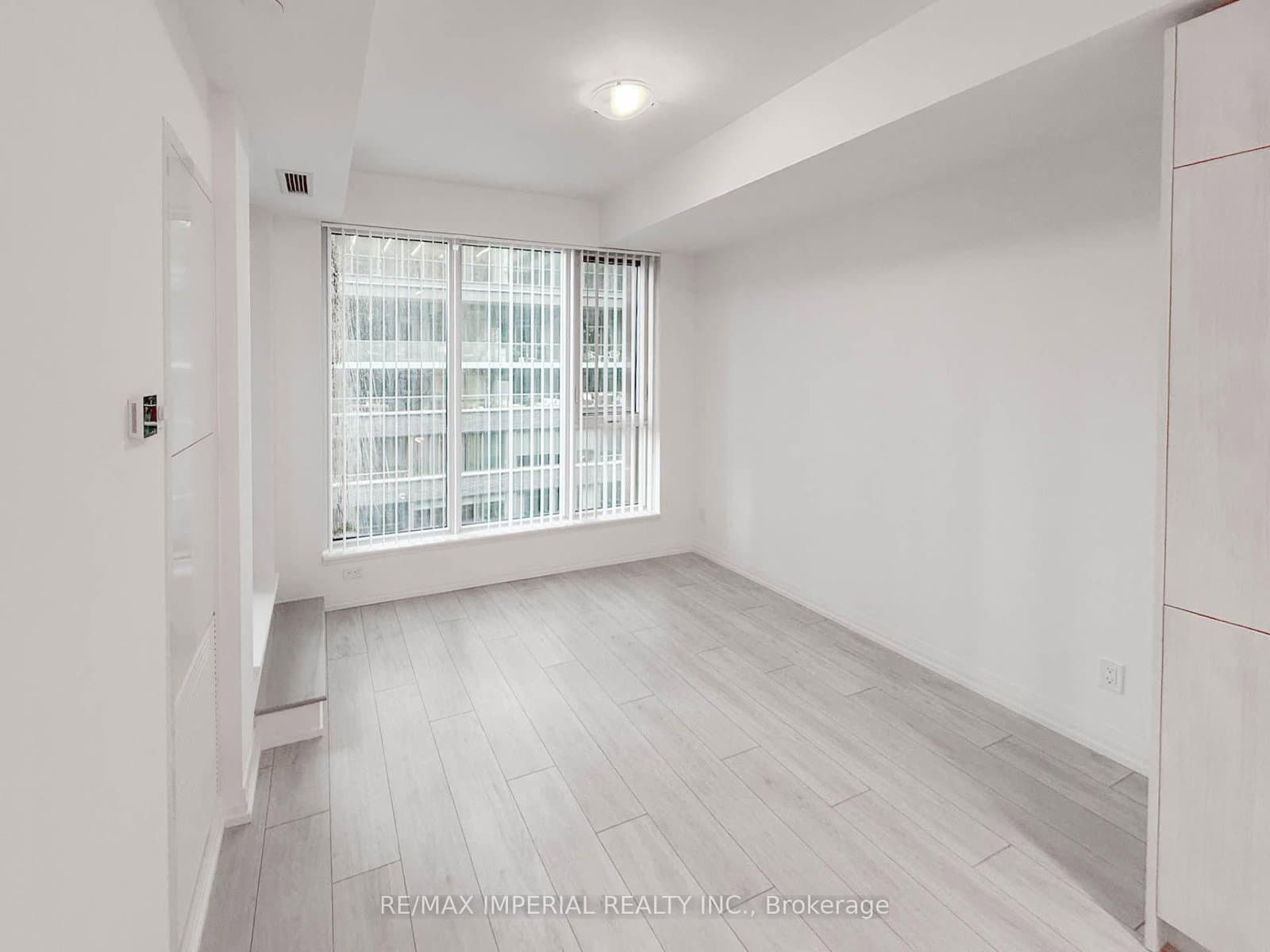 400 King Street W, Unit 519 thumbnail 8
