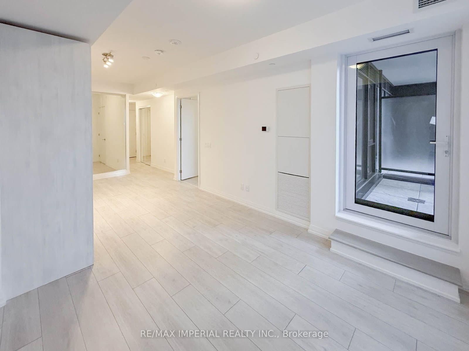 400 King Street W, Unit 519 thumbnail 9