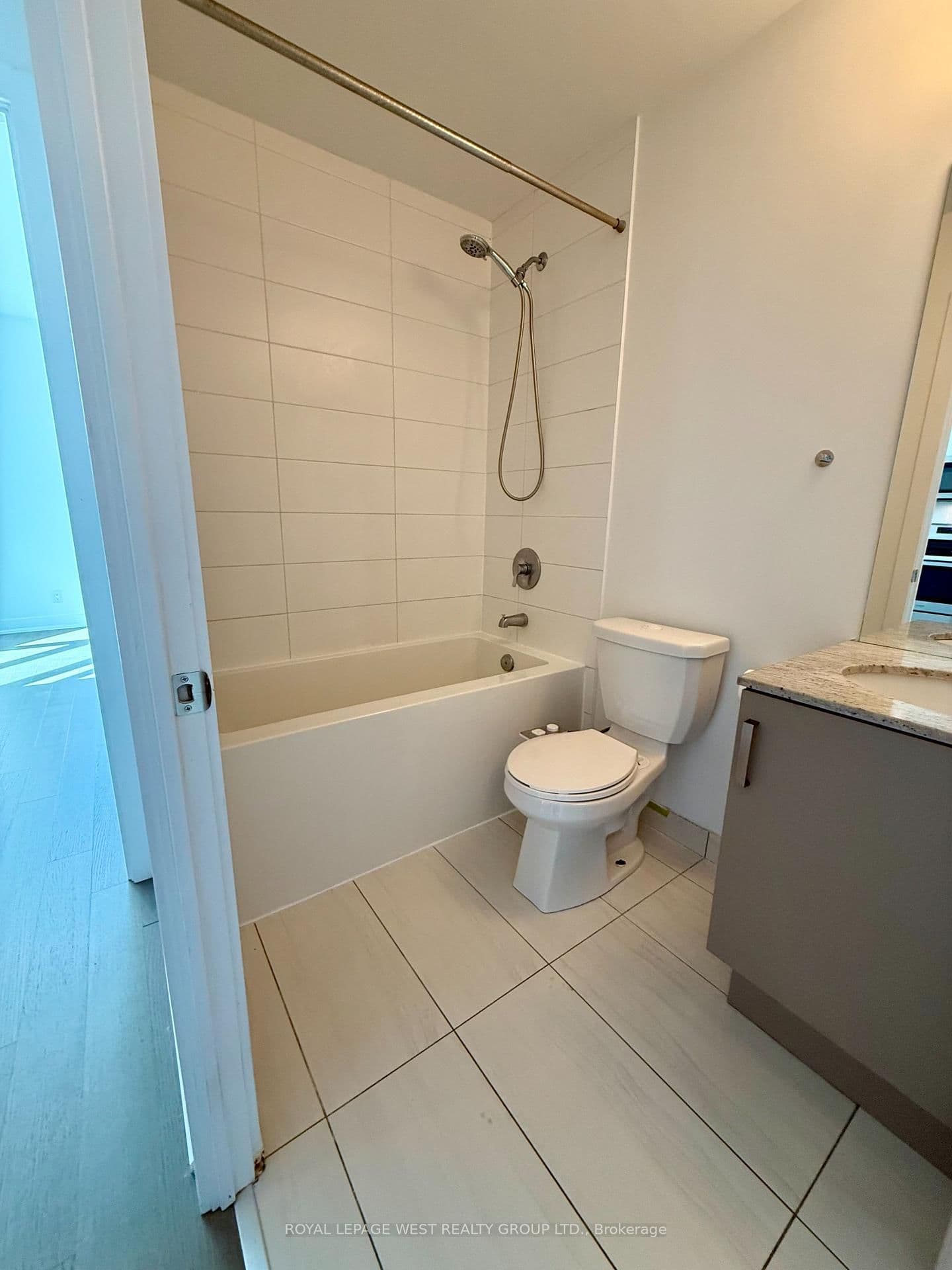 1486 Bathurst Street, Unit 403 thumbnail 16